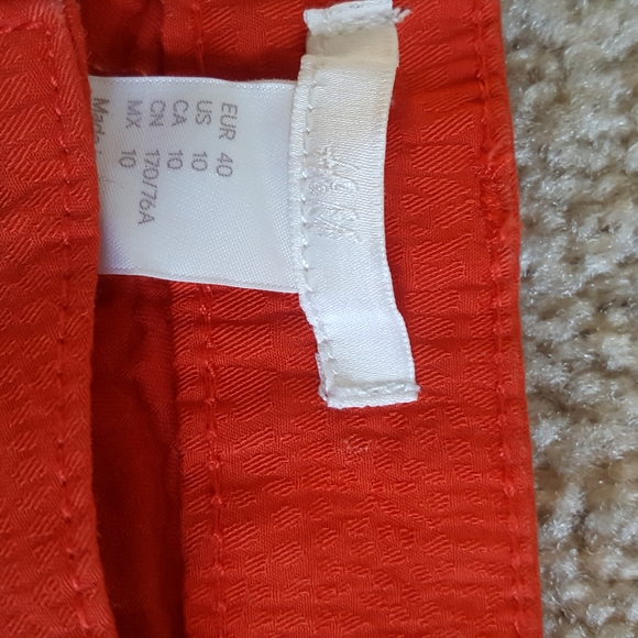 🎁DONATED🎁 H&M Orange Shorts NWOT Never Worn - Picture 2 of 5